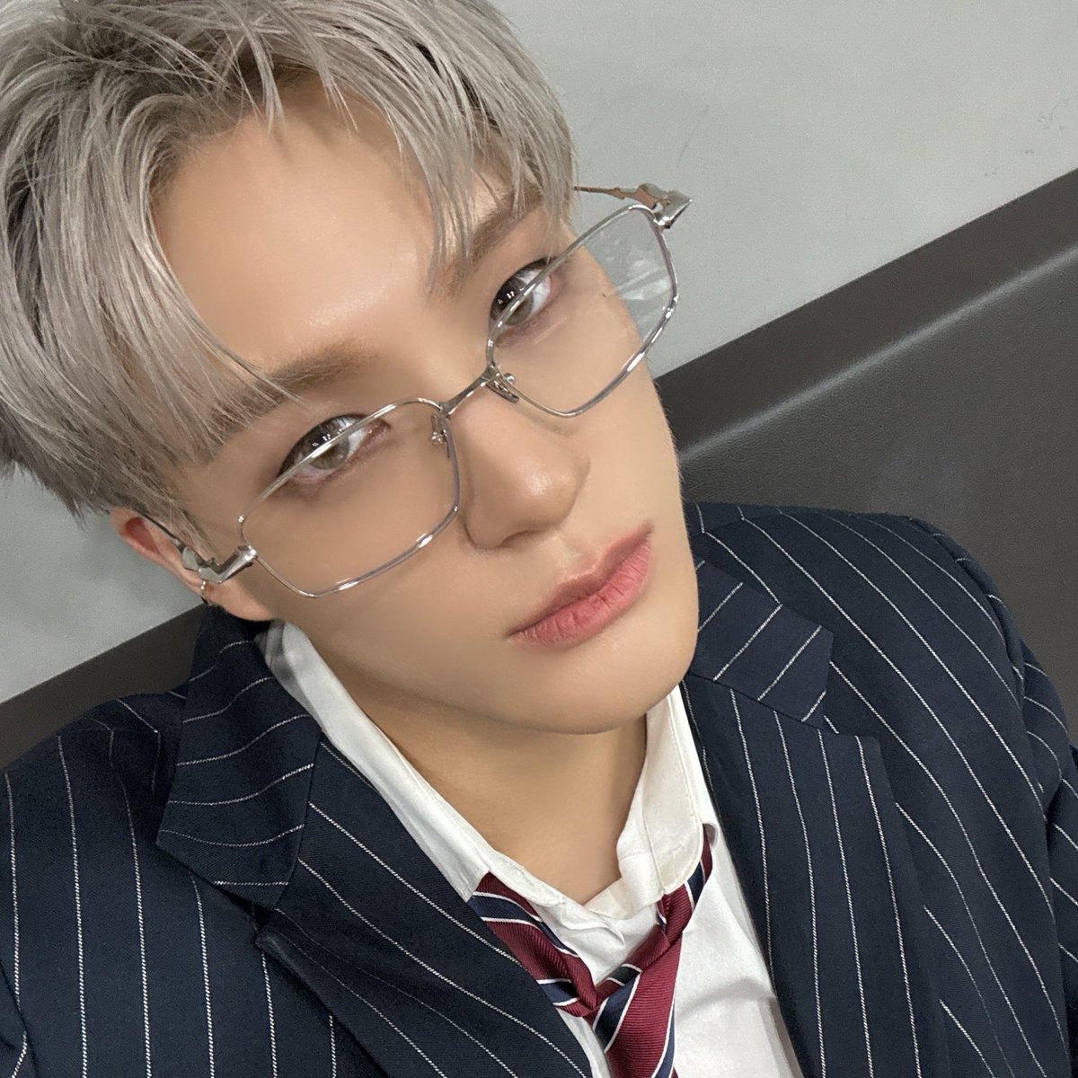 tyongfgnoyt's tweet image. i made a #squad called “puppy men in glasses” and jeno is the leader 🐶