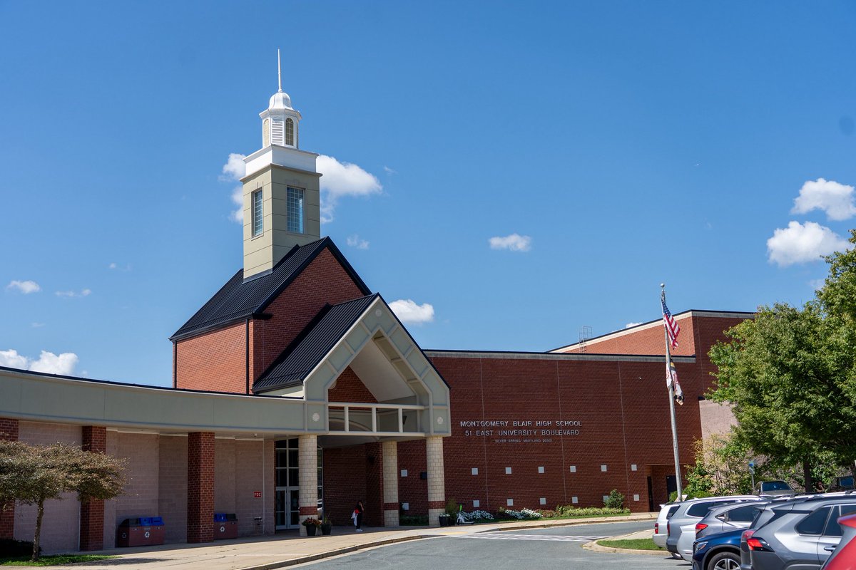 TheDMVLive's tweet image. NOW: Blair High School in Silver Spring, Maryland is on lockdown after the report of a STUDENT WITH A GUN. 🚨 

Montgomery County Police on scene now to verify the legitimacy.
