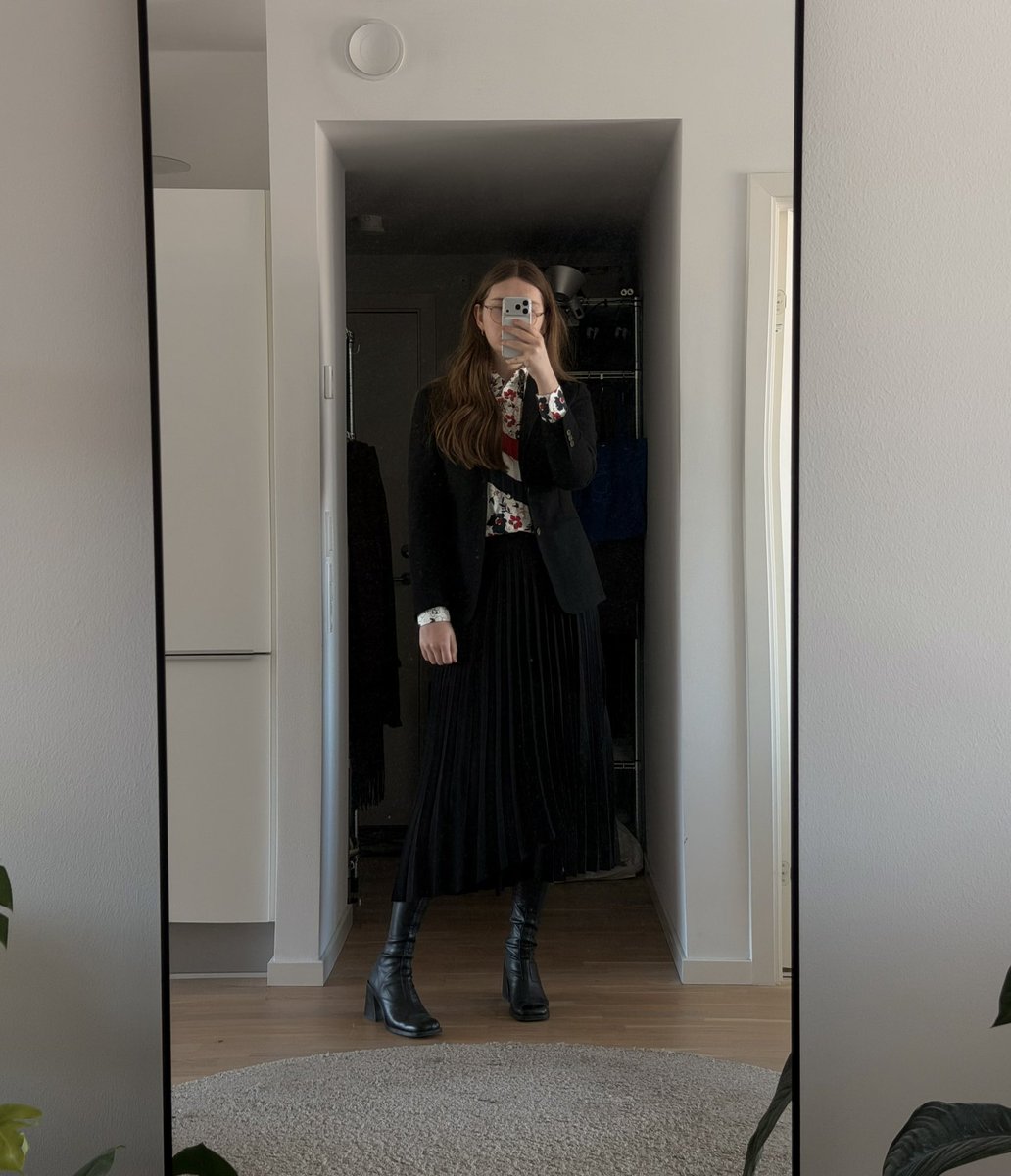 BRUCHUMLAUT's tweet photo. it is once again that time of year where i am tempted to get really into thom browne https://t.co/DSkcDmMhrv