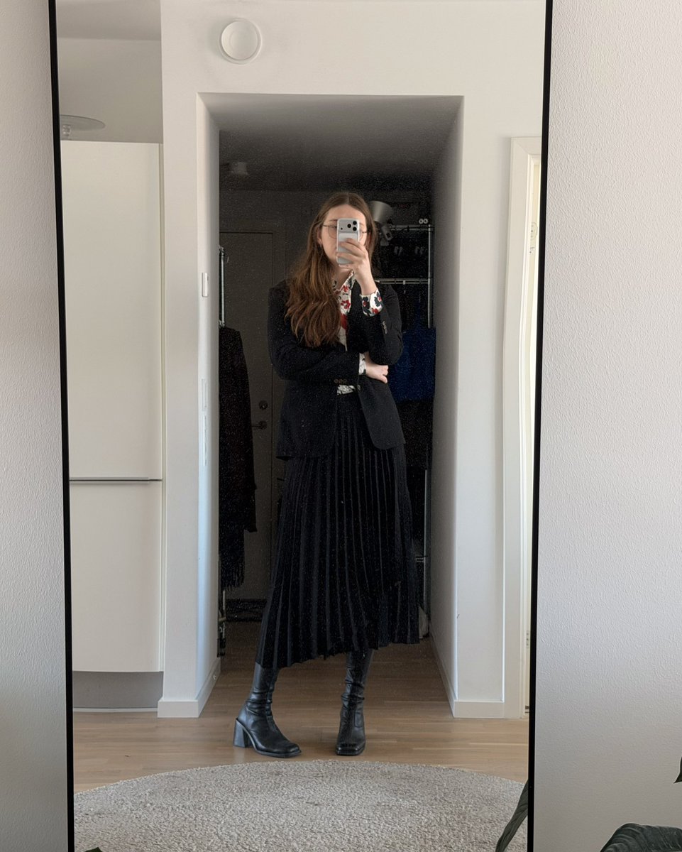 BRUCHUMLAUT's tweet photo. it is once again that time of year where i am tempted to get really into thom browne https://t.co/DSkcDmMhrv