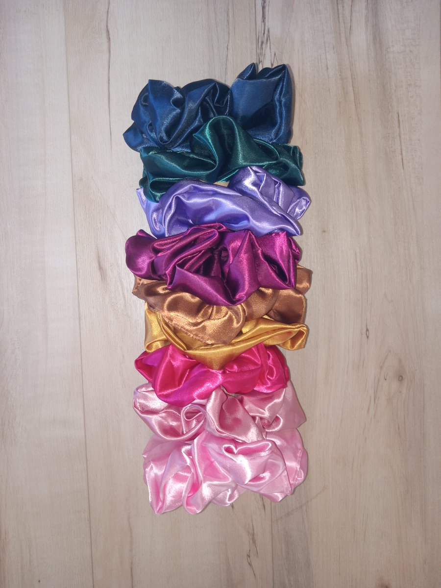 UnderThSun913's tweet photo. Supporting Small Businesses Is The Best Way To Say F*&amp;k Off To Greedy Corporations, Support Fair Wages And Put Back Into The Community 

You On Dat 
Then Shop Here👇🏽 
https://t.co/P1OzFy8mw5
Turbans Scrunchies Even Undies🌈☀️ https://t.co/ppCAOOrEIp