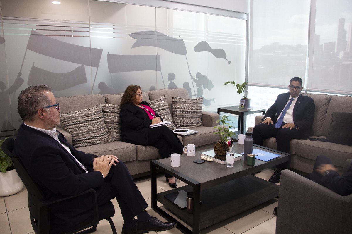 El Coordinador Residente, <a href="/AleAlvarezUN/">Alejandro E. Alvarez 🇺🇳</a>, dialogó con el Ministro de <a href="/copecogob/">Secretaría de Gestión de Riesgos y Contingencias</a>, <a href="/ReinaldoHN/">Reinaldo Sánchez</a>, sobre el apoyo de Naciones Unidas, y la #RedHumanitariaHN, en la preparación y respuesta a emergencias.  

Reafirmamos nuestro compromiso en acompañar a Honduras en su acción humanitaria.