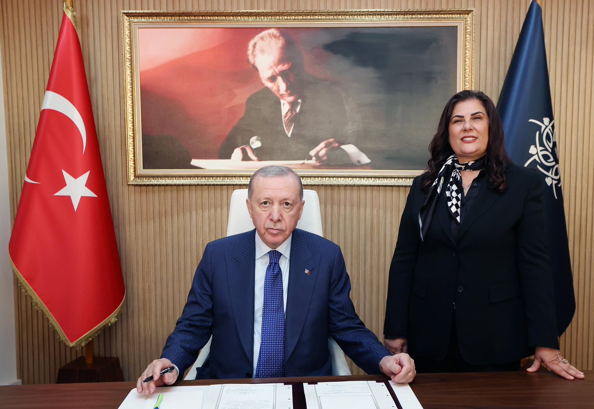 Yargıya güvenin.

AKP'ye geçen Özlem Çerçioğlu’nun da aralarında bulunduğu 50 sanığın “ihaleye fesat karıştırmak”, “edimin ifasına fesat karıştırmak” ve “resmi belgede sahtecilik” suçlamalarıyla yargılandığı davada savcılık Çerçioğlu hakkında beraat kararı verilmesini talep etti.