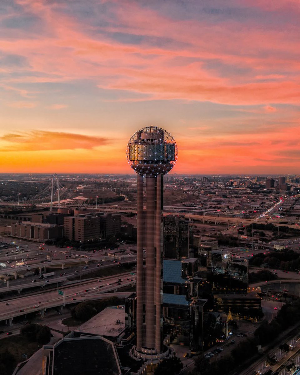 Reunion Tower tweet media