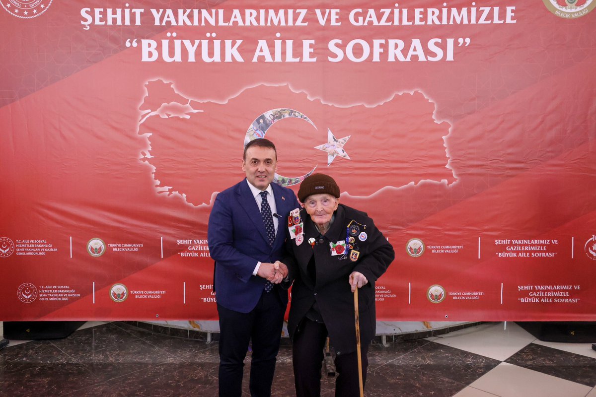 📍Bilecik 

Gazimizin bastonunda yılların izleri,

#Vali  Sn. Faik Oktay Sözer ile geceye dair anlamlı bir kare.

<a href="/RTErdogan/">Recep Tayyip Erdoğan</a> <a href="/miamustafacftci/">Mustafa ÇİFTÇİ</a> <a href="/FaikSOZER/">Faik Oktay SÖZER</a> <a href="/iletisim/">T.C. İletişim Başkanlığı</a> <a href="/TC_icisleri/">T.C. İçişleri Bakanlığı</a>