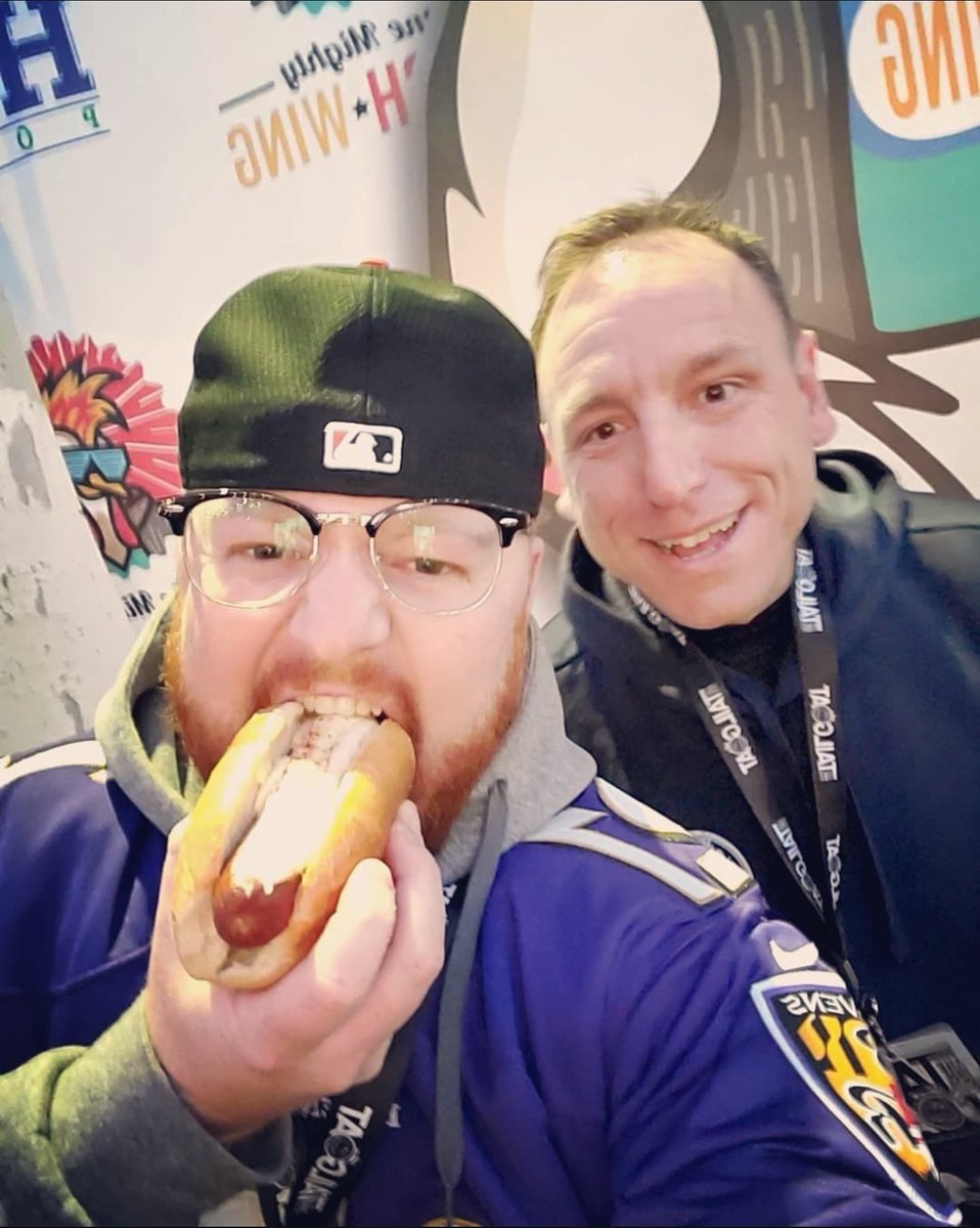 Cracking up on how great look in these pictures... <a href="/JimmysSeafood/">Jimmy’s Famous Seafood</a> always pulls a goat with a record, i capitalize with a great picture 😅🤣