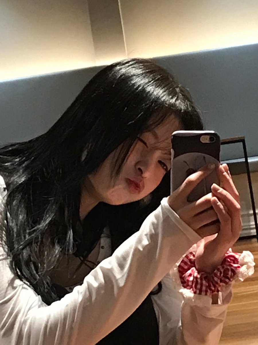 ahyeon pics tweet media