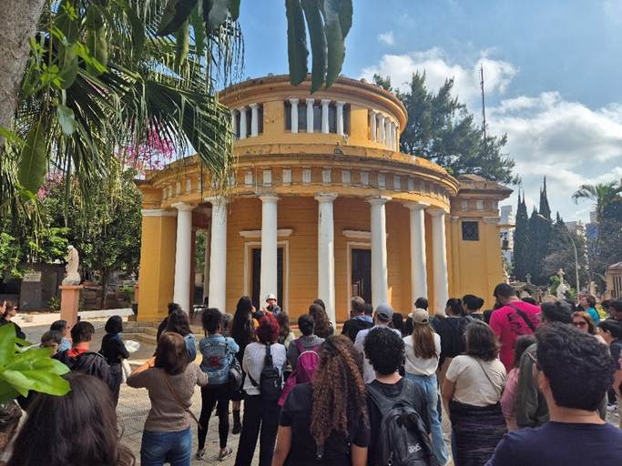 digitaltvmidia's tweet photo. O Cemitério da Consolação recebe, neste sábado, 21, um passeio guiado especial sobre a Semana de Arte Moderna de 1922. A visita propõe um percurso pela memória do modernismo brasileiro em um dos espaços históricos mais simbólicos da capital.
Saiba mais: https://t.co/pXuwsiwPJl https://t.co/Eiexpf7qvn