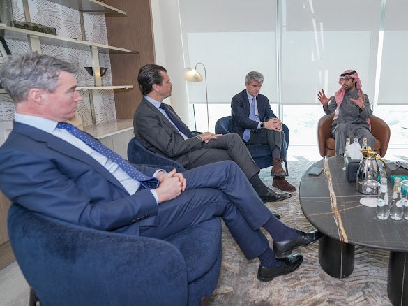 Fahad_Talall's tweet photo. في حوار حصري مع قيادات جي بي مورغان @jpmorgan لـ #مال @Maaalnews 

-أكدوا متانة #الاقتصاد_السعودي ومرونته في مواجهة تقلبات الأسواق.

-الضبط المالي قد يخفض سعر تعادل الموازنة #السعودية إلى 87 دولارا للبرميل في 2026.

-اسعار  #النفط مرشحة للوصول إلى نحو 50 دولارا للبرميل في 2027.

-احتمال إدراج #المملكة ضمن مؤشر السندات الحكومية للأسواق الناشئة في النصف الثاني من العام 2026.

وتطرق الحوار الى مواضيع عديدة منها  الادخار، وتوقعات عام 2026، والسياسة النقدية، والذكاء الاصطناعي، ودور القطاع الخاص.

https://t.co/9kBCRgv1lD