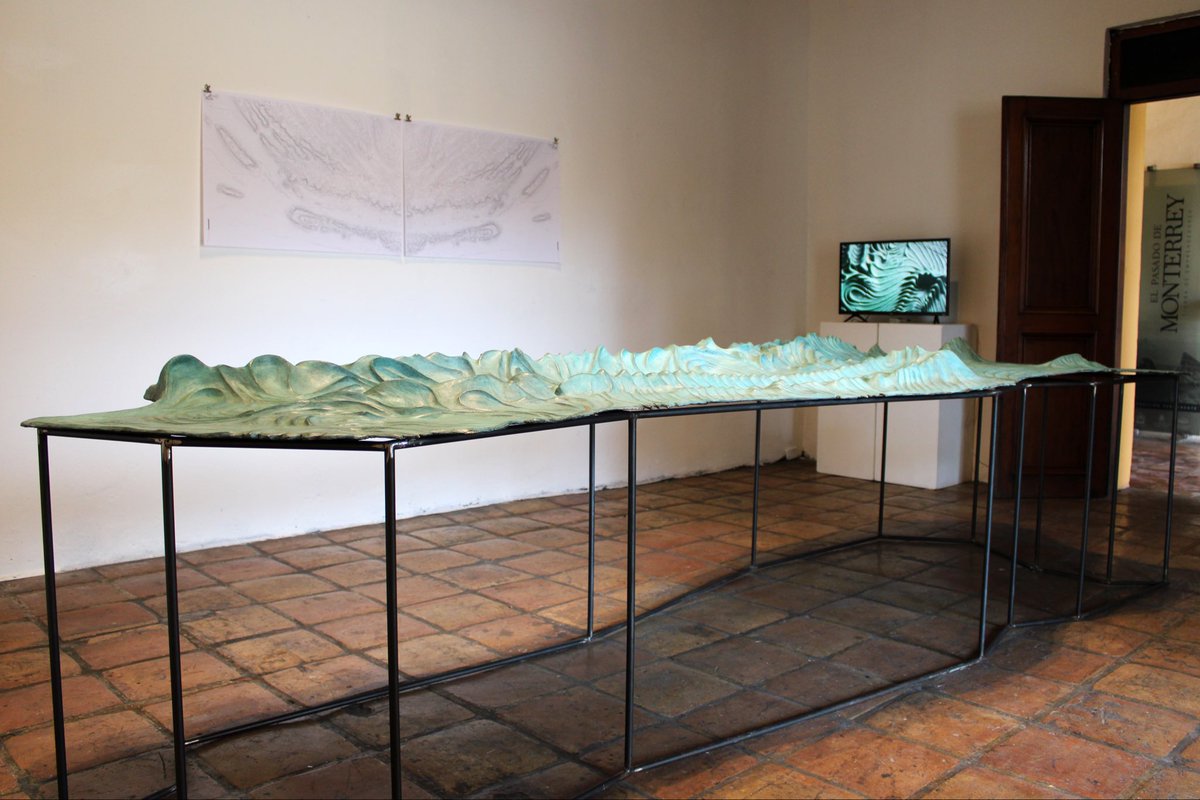 transliterado's tweet photo. No te pierdas el proyecto expositivo "Mar de Cerros", de Emilio Flores, en la Sala de la Estampa, del Museo Metropolitano de Monterrey. De martes a domingo, en un horario de 10:00 am a 5:00 pm; hasta el domingo 1 de marzo de 2026. https://t.co/RmXHRztIAX