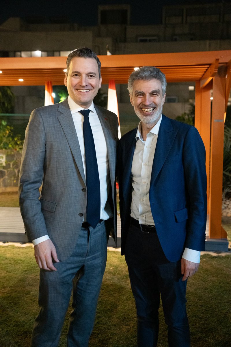 EvanLSolomon's tweet photo. LawZero is building systems to govern AI, ensuring it is safe, secure, and serves humans. The Government of Canada will support this work, led by @Yoshua_Bengio, as a committed partner in building AI for All.

Today in New Delhi, I announced a Letter of Intent to advance rigorous, forward-looking research on AI safety and system reliability. The AI Impact Summit is the ideal stage for this commitment, because trust must be the catalyst for technology.

—-
LawZero met en place des systèmes visant à encadrer l'IA afin de garantir sa sécurité et son utilisation au service des humains. Le gouvernement du Canada soutiendra ces travaux, dirigés par Yoshua Bengio, en tant que partenaire engagé dans la mise en place d'une IA pour tous.

Aujourd'hui, à New Delhi, j'ai annoncé une lettre d'intention visant à faire progresser la recherche rigoureuse et tournée vers l'avenir sur la sécurité de l'IA et la fiabilité des systèmes. Le Sommet sur l'impact de l'IA est le cadre idéal pour cet engagement, car la confiance doit être le moteur de la technologie.
