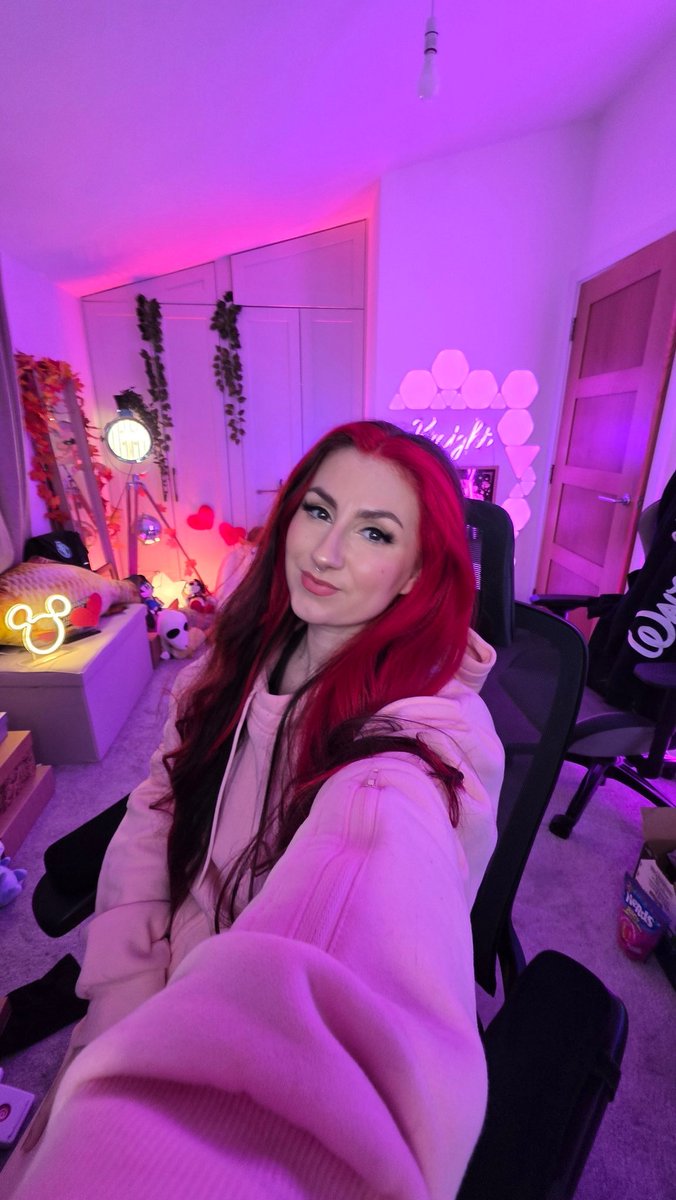 Knightenator's tweet photo. How many chairs is an acceptable amount in one room? 

https://t.co/B9hWi8bPoi to find out the answer https://t.co/5JAD9uKqxp