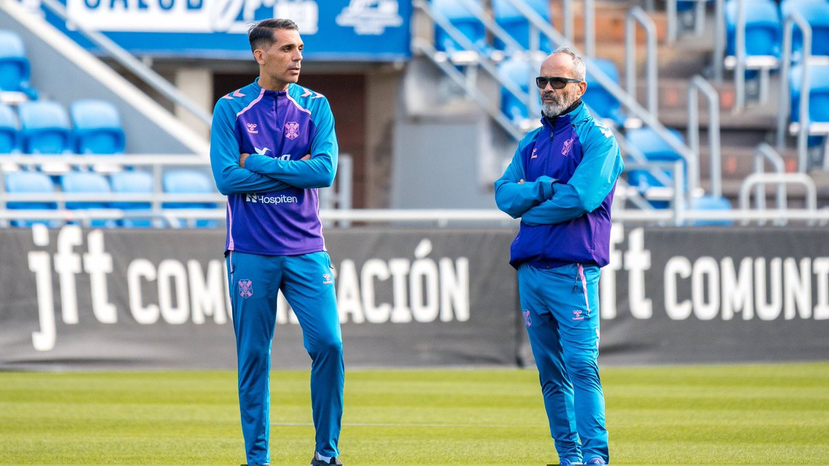 Cervera sobre Roberto Perera:

"Me conoce perfectamente y yo a él. No voy a dejarle nunca, porque ya forma parte de mi familia".

"Él me dice a veces una frase: el buen capitán no es el que saca el barco de la tormenta, sino el que no le mete en ella. Ese es Roberto para mí".