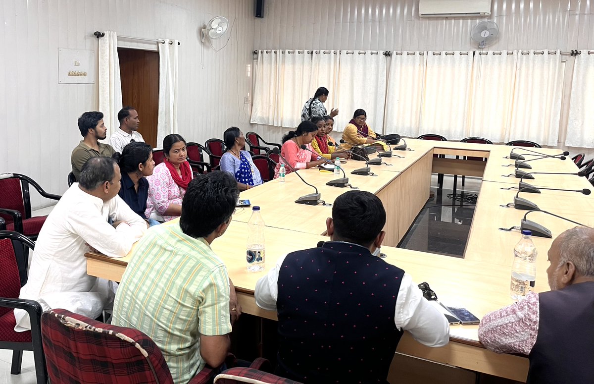 आज कोरबा में जनता कांग्रेस छत्तीसगढ़-जे की आयोजित पार्टी की बैठक में शामिल हुआ। बैठक में आगामी संगठनात्मक कार्यक्रमों की रूपरेखा, जनहित से जुड़े प्रमुख मुद्दों पर विस्तृत चर्चा की गई। क्षेत्र की जनता की समस्याओं को प्राथमिकता से उठाने और उनके समाधान हेतु ठोस कार्ययोजना बनाने पर