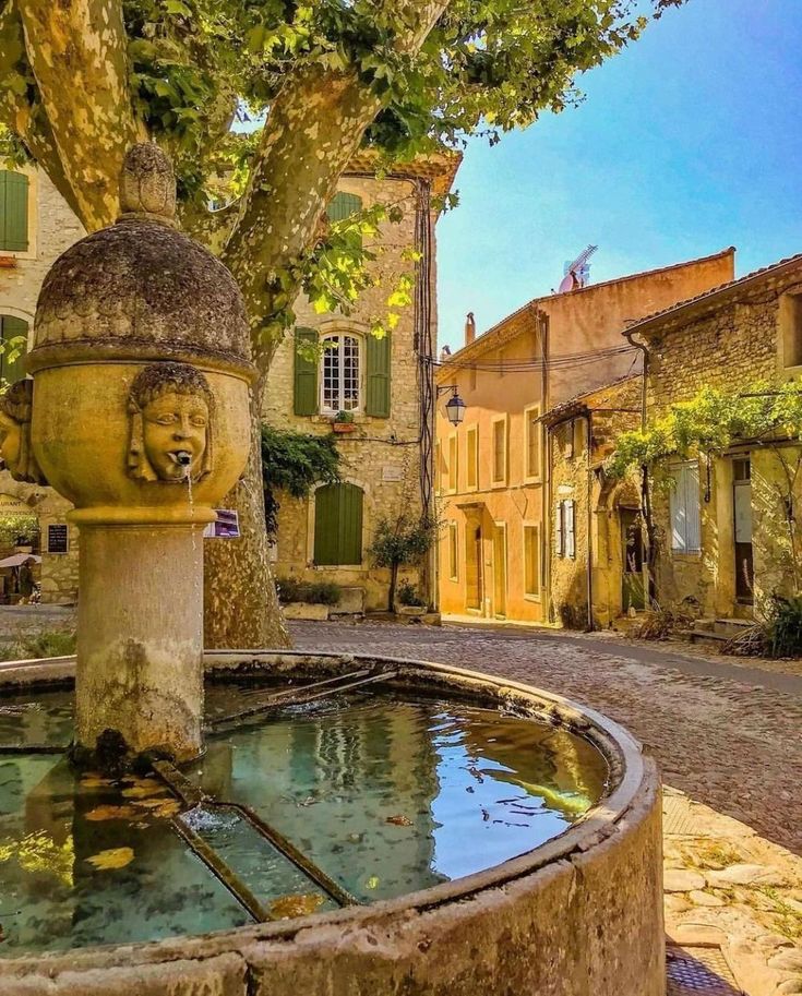 echoesofworld's tweet photo. France https://t.co/Vs7QT9vxI6