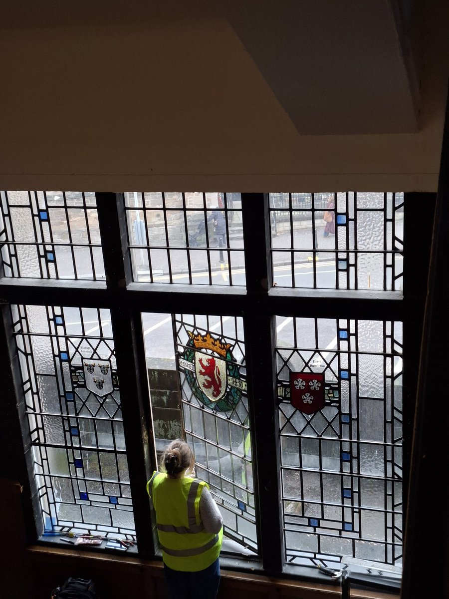 rdwglass's tweet photo. Wee repairs to this early 20th c stained glass window commemorating the founding of Glasgow University in 1451 by King James II.
#stainedglass #glasgow #scotland #guu #GlasgowUniversity https://t.co/cr5ASQfxHW