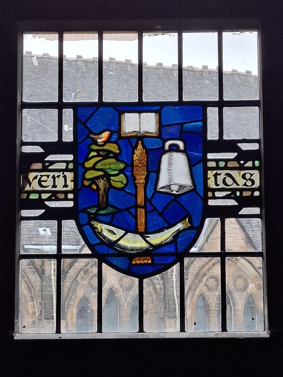 rdwglass's tweet photo. Wee repairs to this early 20th c stained glass window commemorating the founding of Glasgow University in 1451 by King James II.
#stainedglass #glasgow #scotland #guu #GlasgowUniversity https://t.co/cr5ASQfxHW