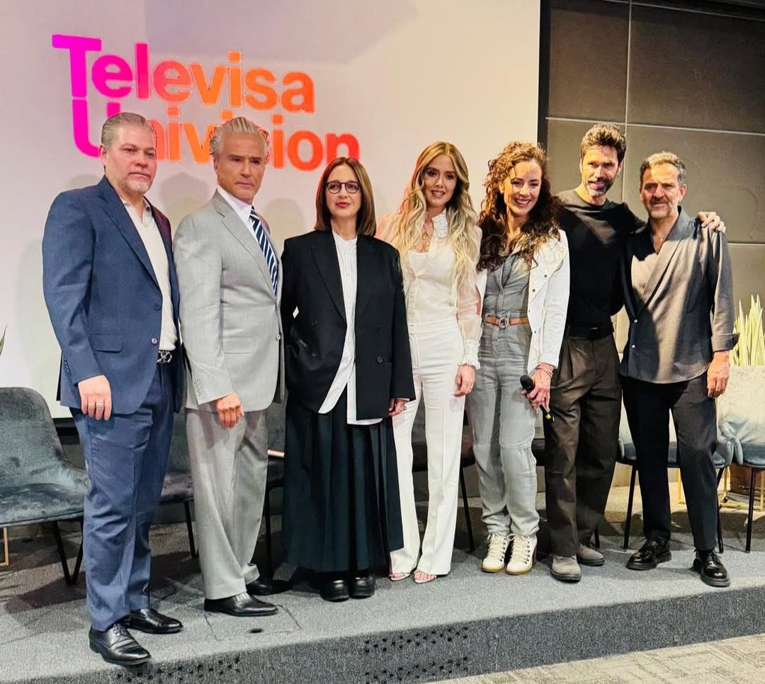 🚨 | ELENCO TEM!

Roy Rojas anuncia o elenco principal do seu próximo projeto, #RenacerDeLuna.

Flavio Medina, Matías Novoa, Marisol del Olmo, Marlene Favela, Claudia Ramírez e René Casados irão viver os personagens centrais. 

Estreia dia 22 de junho, às 6:30P.M.