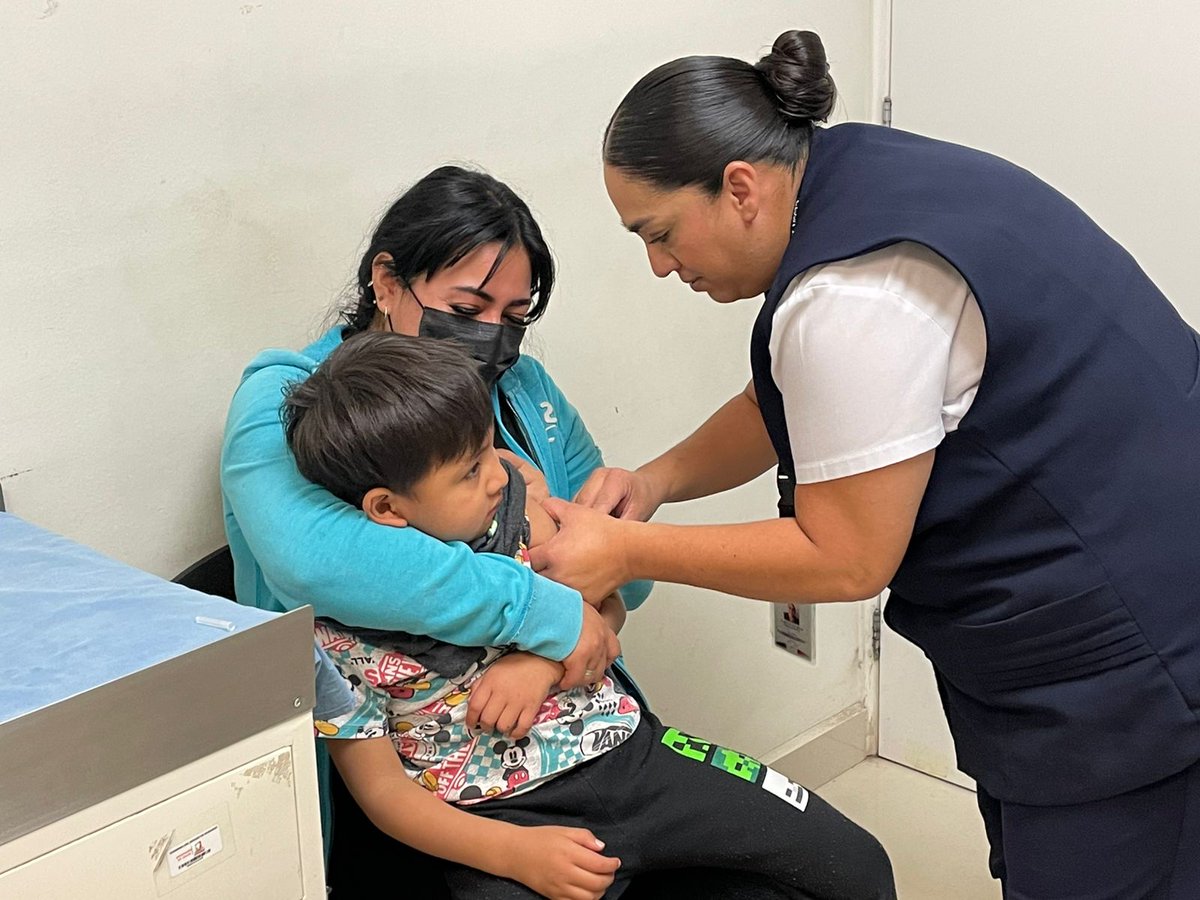 La mejor protección es la vacunación, y en el CESSA 450 te atendemos. 🛡️ 💉

Si tu hija o hijo tiene entre 6 meses y 12 años, revisa su Cartilla Nacional de Salud y completa su esquema.

¡Durango se vacuna!