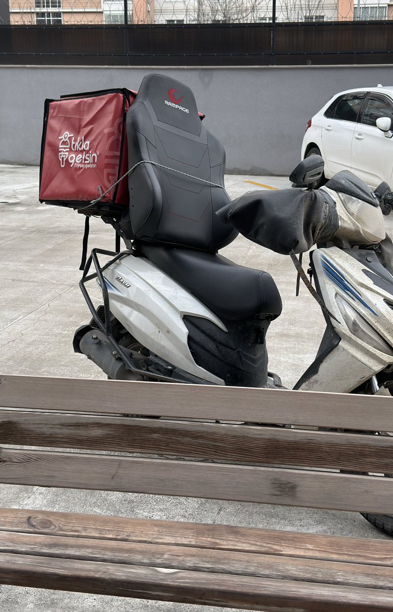kurye kendine rampage koltuk ayarlamış aw bazi insanlar cok mantikli