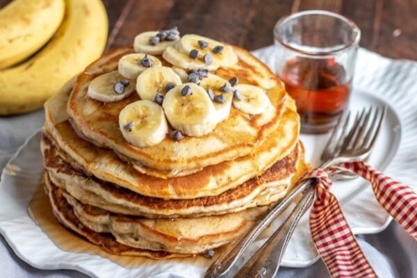 kyleecooks's tweet image. Packed with bananas, light and fluffy - this banana pancake recipe is super easy to make, any time of day! Grab yourself some breakfast! #breakfast #pancakes #banana #kyleecooks  kyleecooks.com/banana-pancake…