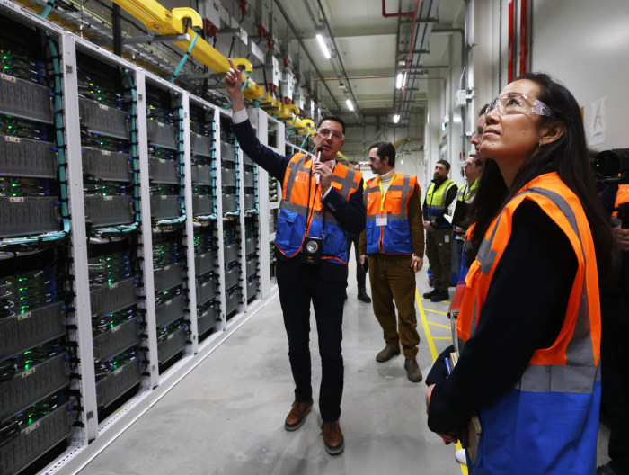 Cleaner energy accelerates innovation. The Wall Street Journal highlights how our operations are now matched with 100% renewable electricity. Our shift helps power more efficient cloud and AI workloads: msft.it/6015QnO4R