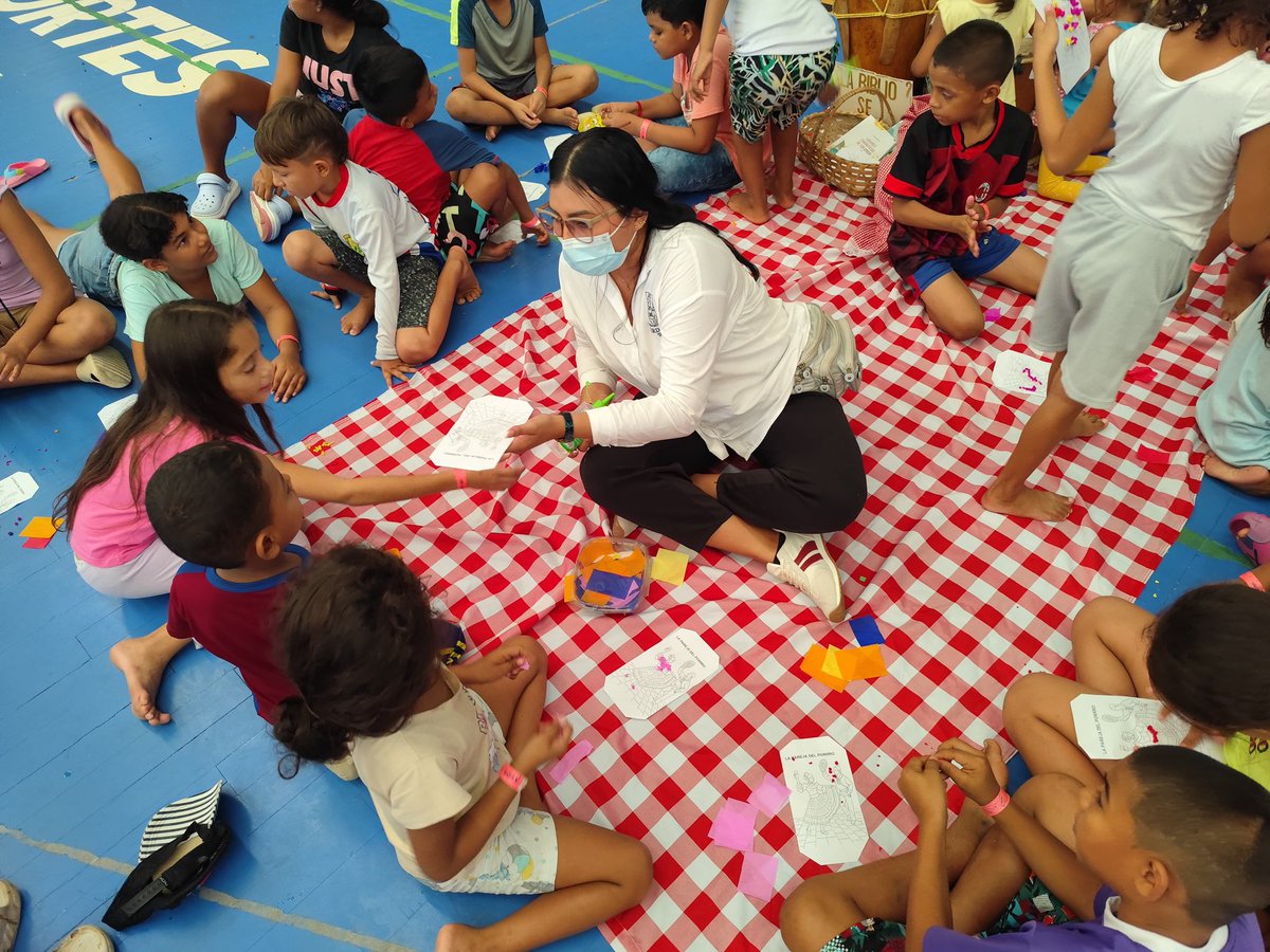 #ElDato Acompañamos a los niños, niñas y jóvenes que están en los alojamientos temporales en Montería . Ideamos actividades lúdicas desde la música y el arte con el equipo de Secretaría de Cultura departamental para generar espacios de alegría y apoyo psicosocial. 
<a href="/ErasmoZB/">Erasmo Zuleta Bechara</a>