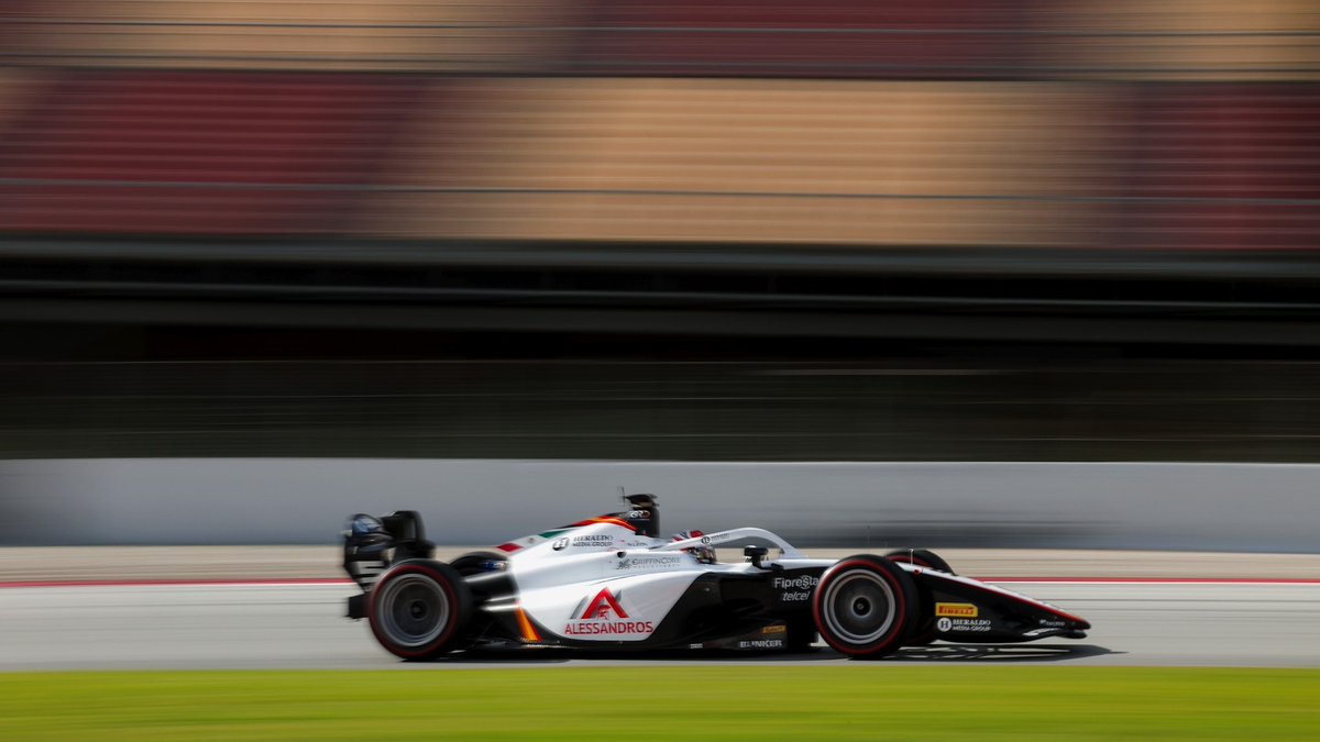SoyMotor's tweet photo. 🚨RESULTADOS TEST F2 BARCELONA🚨

🇧🇷1º Câmara: 1'23"252 (89 v.)
🇲🇽2º León: +0"274 (80 v.)
🇧🇬3º Tsolov: +0"402 (72 v.)
🇺🇸6º Herta: +0"499 (95 v.)
🇪🇸7º Boya: +0"574 (93 v.)
🇦🇷11º Varrone: +0"869 (74 v.)
🇵🇾13º Duerksen: +0"960 (107 v.)

#F2 #F2Testing @Circuitcat_es https://t.co/19RhjIRyYK