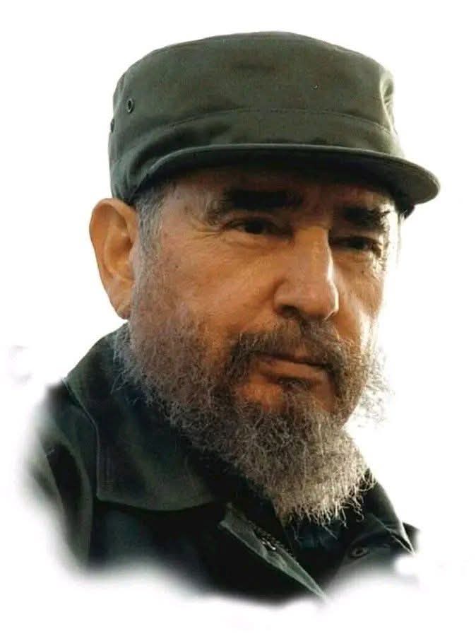 “La vinculación más profunda y permanente con las masas fue ayer, es hoy y deberá ser siempre la brújula de nuestro partido. Comprometámonos todos a ser guardianes de la pureza revolucionaria de nuestro partido, de nuestra unidad y nuestra ideología”. #FidelPorSiempe