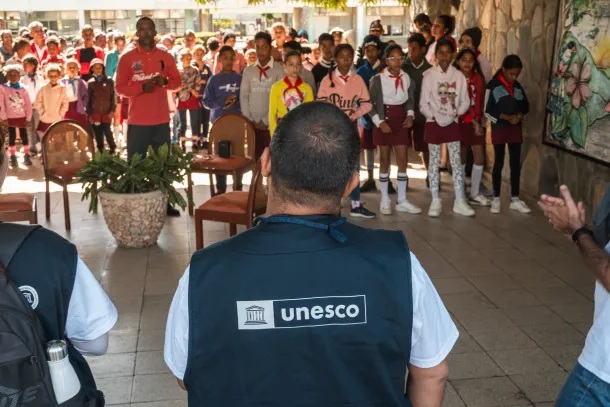 Ante la compleja situación en #Cuba que compromete el funcionamiento de los centros educativos, la <a href="/UNESCO/">UNESCO 🏛️ #Education #Sciences #Culture 🇺🇳</a> insta a movilizar financiamiento para implementar acciones inmediatas y sostenibles que garanticen la continuidad segura del aprendizaje.

Amplíe⬇️
🔗cubaminrex.cu/es/la-unesco-h…