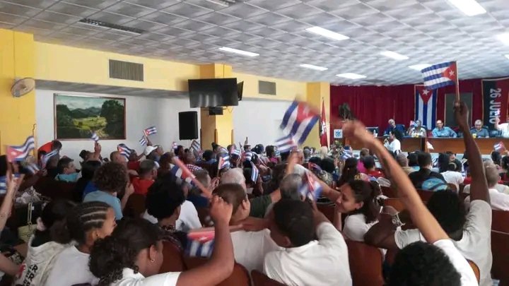 En el Año del Centenario del Comandante en Jefe se desarrolló el Pleno Extraordinario del CMPCC  de Centro Habana presidido por el Primer Secretario del CPPCC Livan Izquierdo, José Raúl Pampillo funcionario del Comité Central   y Yosvany Barrueta Miembro del Buró CPPCC