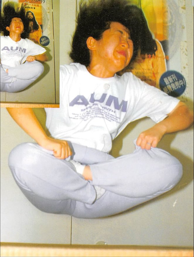 objectfetishist's tweet photo. Photos of Shoko Asahara and followers practicing levitation.
Scanned from “The Rise Of Asahara Shoko,” 1991 https://t.co/hK3Q76c3Hj