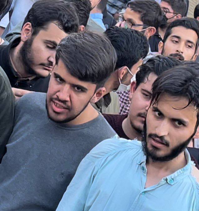 Raspotini's tweet photo. @Borhan_Majd تخمسگ ۳۰ میلیون راهپیمایی که دروغ گفتید بهتر قابل درک بود تا ۲ میلیار مسلمان .چی میزنید شماها خداییش https://t.co/hXIt1VYTsP
