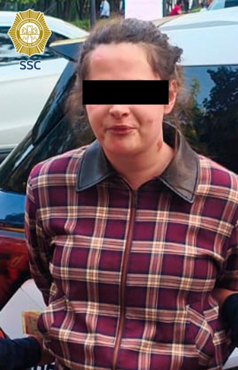 CorresponsalsMX's tweet image. 🍓MI ABUELO ES PRESIDENTE MUNICIPAL DE #Naucalpan 

➡️Una mujer bautizada por los cibernautas como #LadyNaucalpan fue detenida, luego de tratar de evadir una multa en la zona de #Polanco 

🤣Quiso amedrentar a los uniformados de la #SSC y a una ciclista pero terminó exhibida.