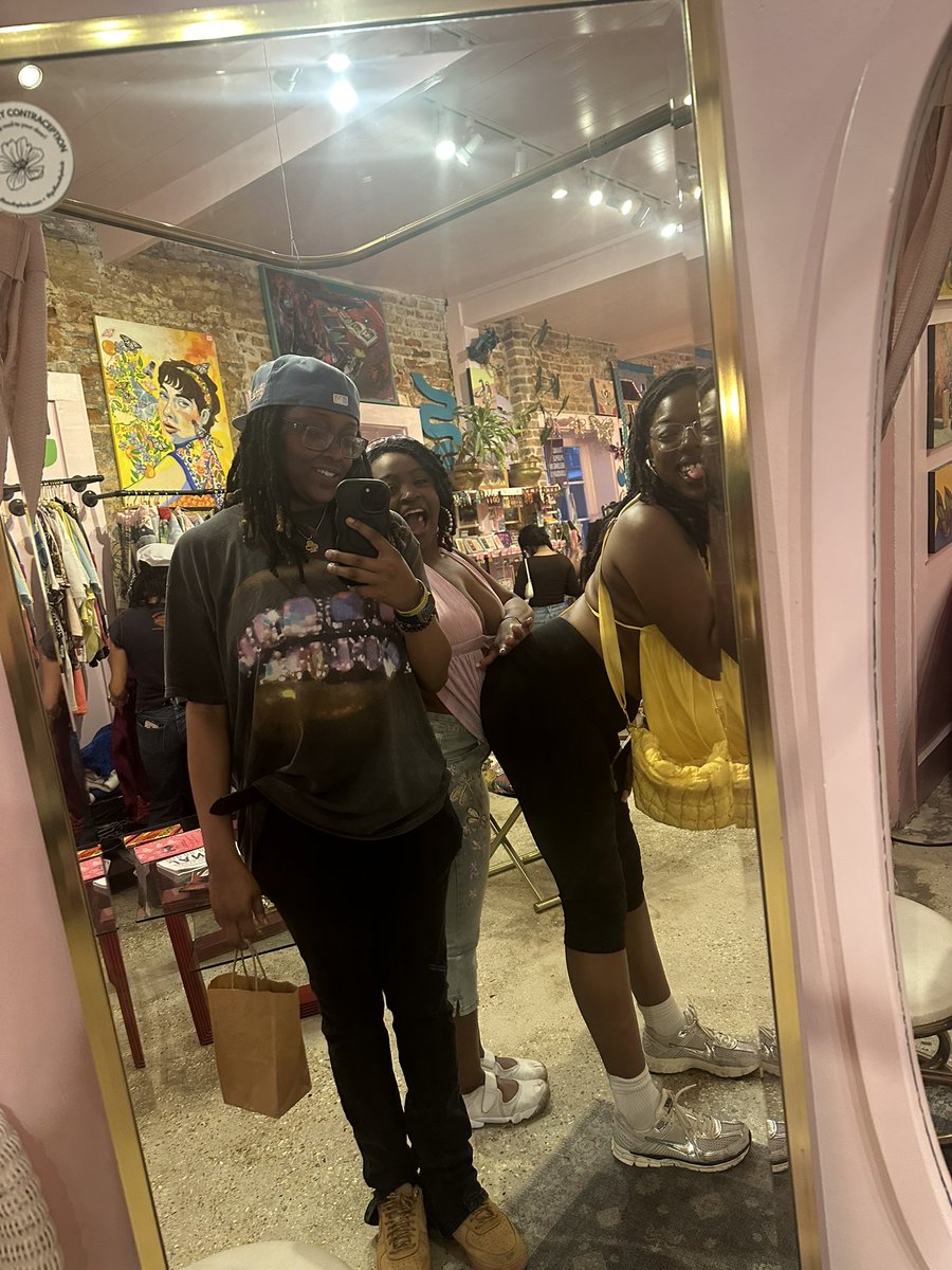 ThtsSoRaven_'s tweet photo. I love Mardi Gras https://t.co/2dqPvyAr4Z