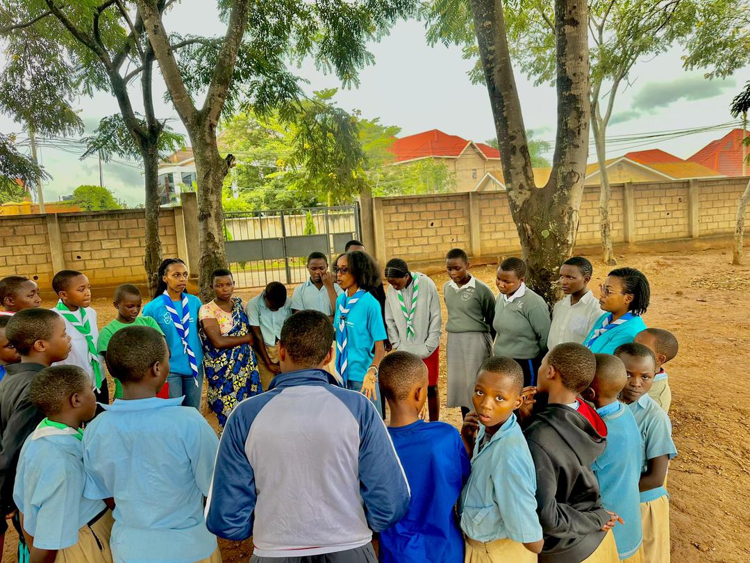 guidesrwanda's tweet photo. #GuidingWeek continues in @KicukiroDistr
At G.S. Muyange, Girl Guides held a leadership session, covered school fees & meals for 2 students, provided hygiene materials for the girls’ room, and secured scarves for those preparing to make their Promise. #OurFriendship https://t.co/cMsFDH0NxX