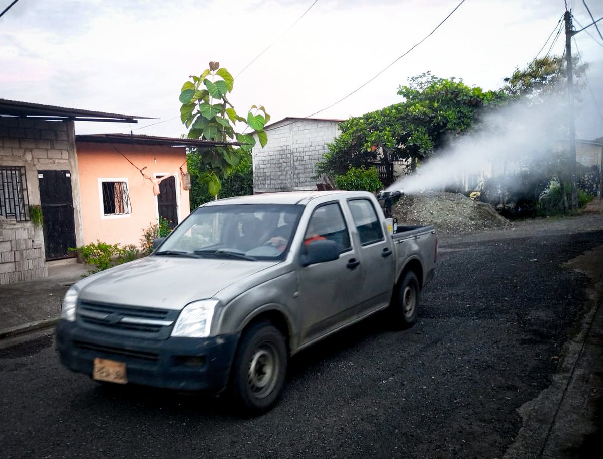 DPS_LosRios's tweet photo. #Puebloviejo | @Salud_Ec llega sectores rurales, como Puerto Pechiche, con fumigación aeroespacial para eliminar al mosquito 🚫🦟aedes aegypti transmisor de enfermedades como el Zika, Dengue y Chikungunya.  

El compromiso de prevención la hacemos juntos. 

#ElNuevoEcuador https://t.co/XKWGX03uH5