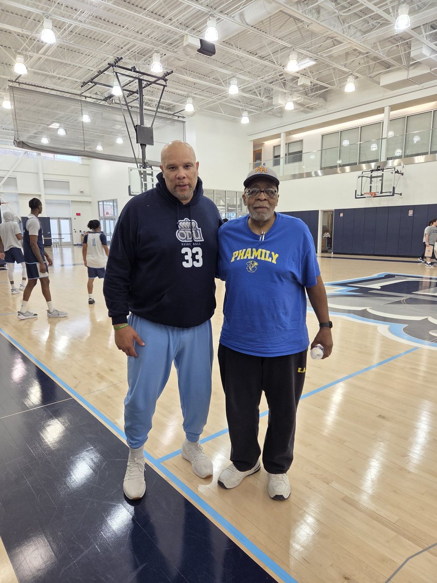 Chuck DownUnder tweet media