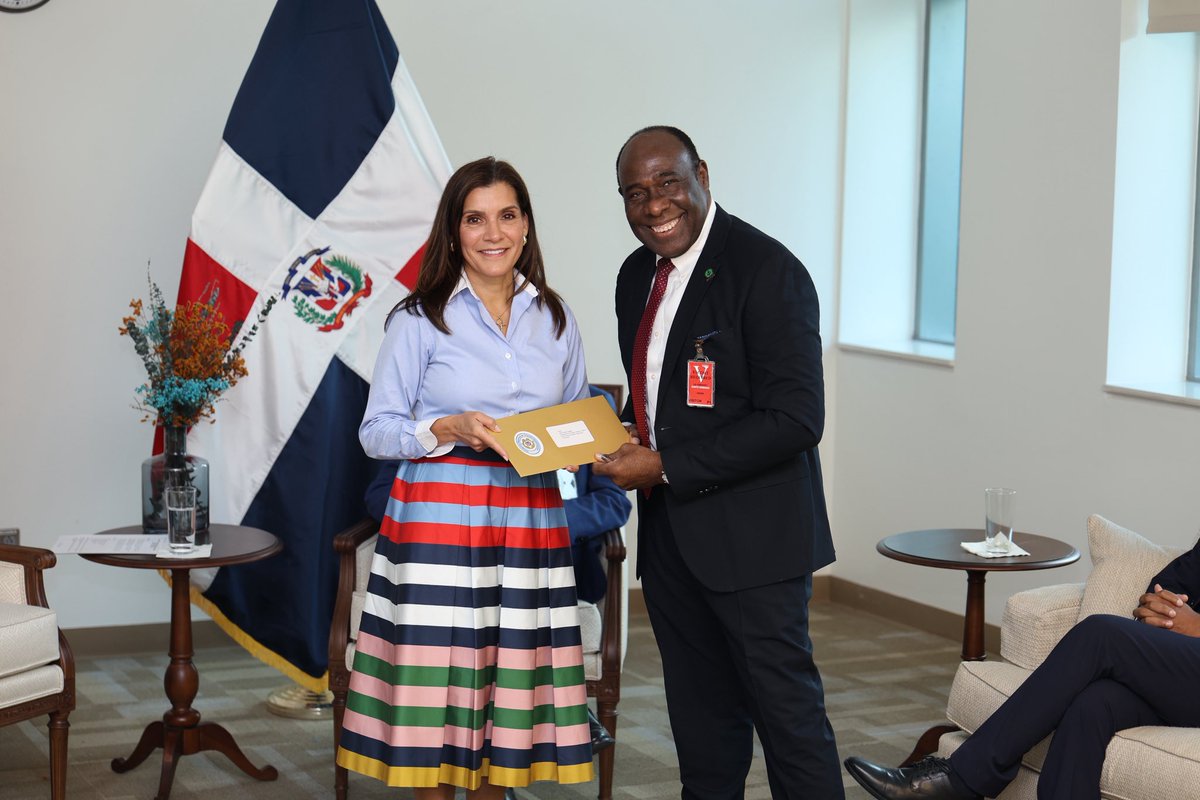 La embajadora Leah F. Campos recibió en la Embajada de los EE.UU. en la Rep. Dom. a los líderes religiosos de la Coalición de Diálogo Interreligioso (Interfaith Dialogue Coalition, IDC). Durante el encuentro, reafirmamos nuestro compromiso con las comunidades de fe de la