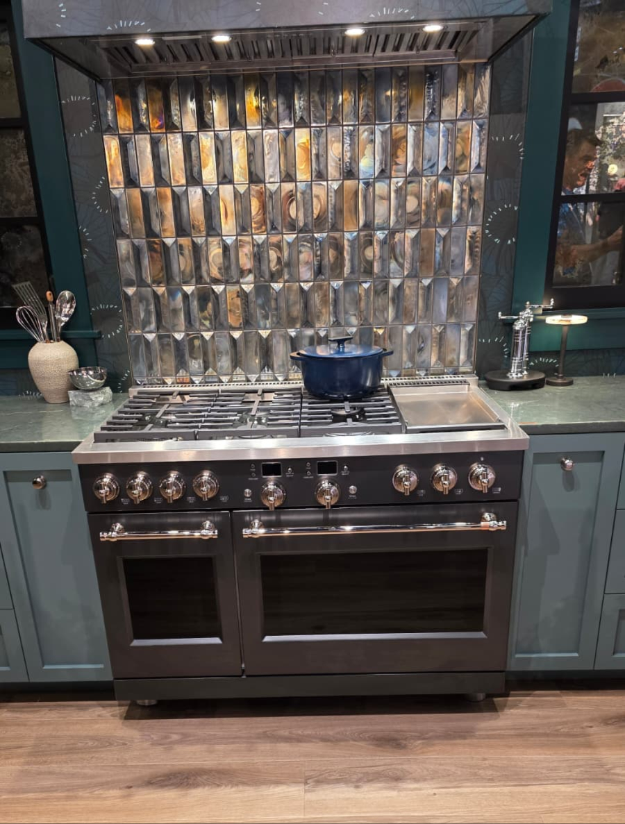 The GE Café appliances display at KBIS treated handles like jewelry — because details matter. 💎
#KBIS #KitchenStyle #DesignInspiration