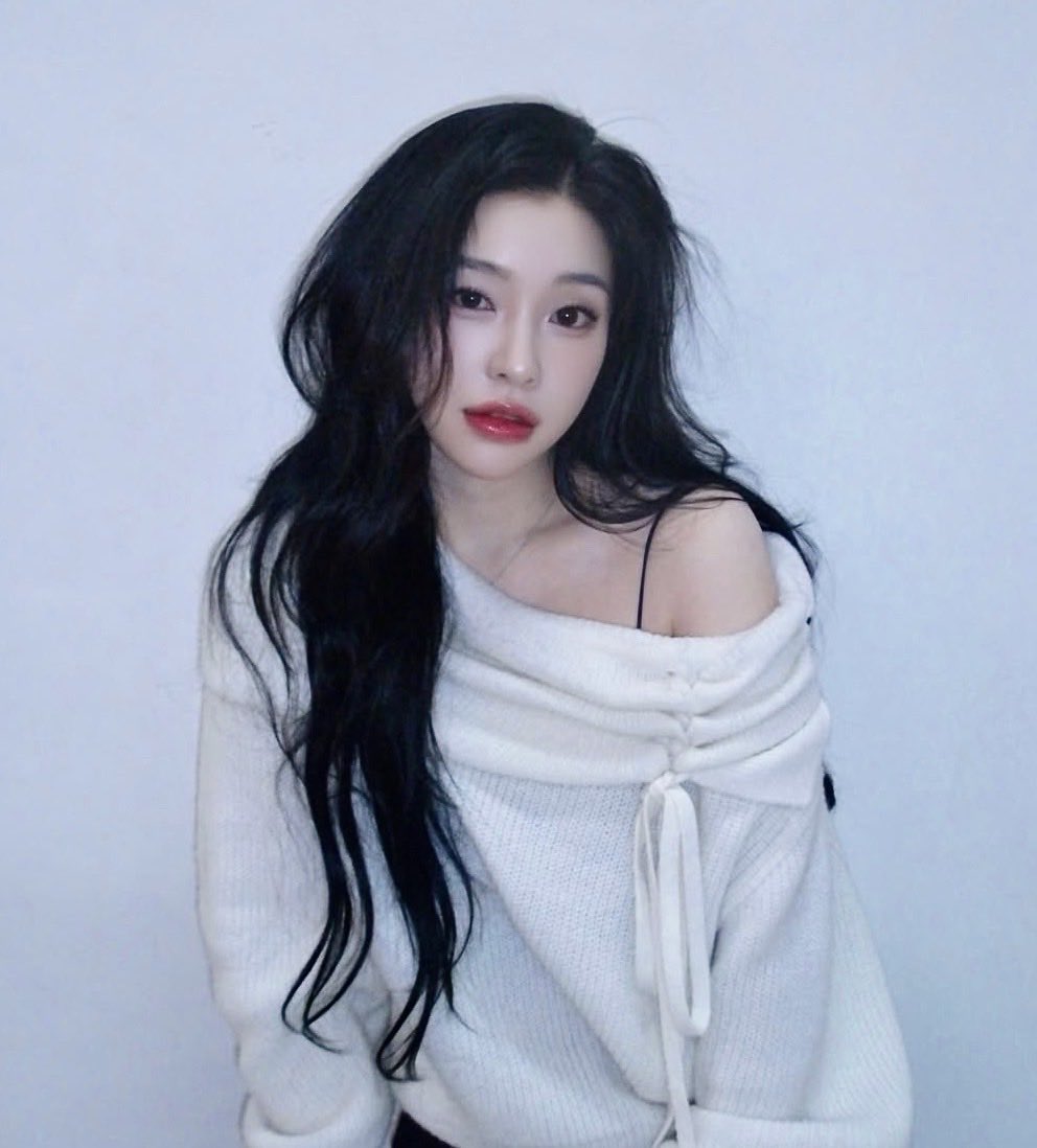 Gahyun is so extremely pretty I can’t-