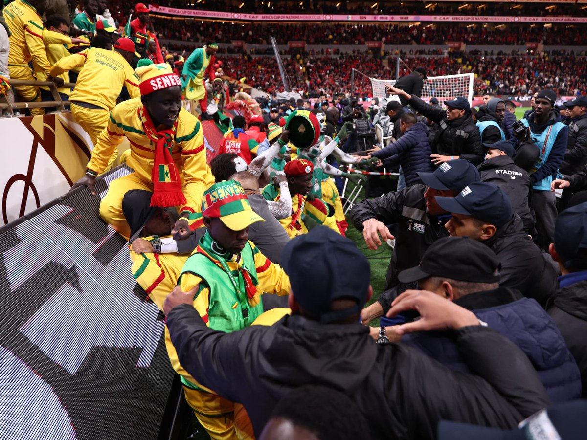 taggatsn's tweet image. Jugement des 18 supporters sénégalais

Le verdict est tombé ce jeudi, à l’issue de l’audience du Tribunal de grande instance de Rabat.
Des peines de trois mois, six mois et un an de prison ferme ont été prononcées, en fonction du niveau d’implication retenu pour chacun des