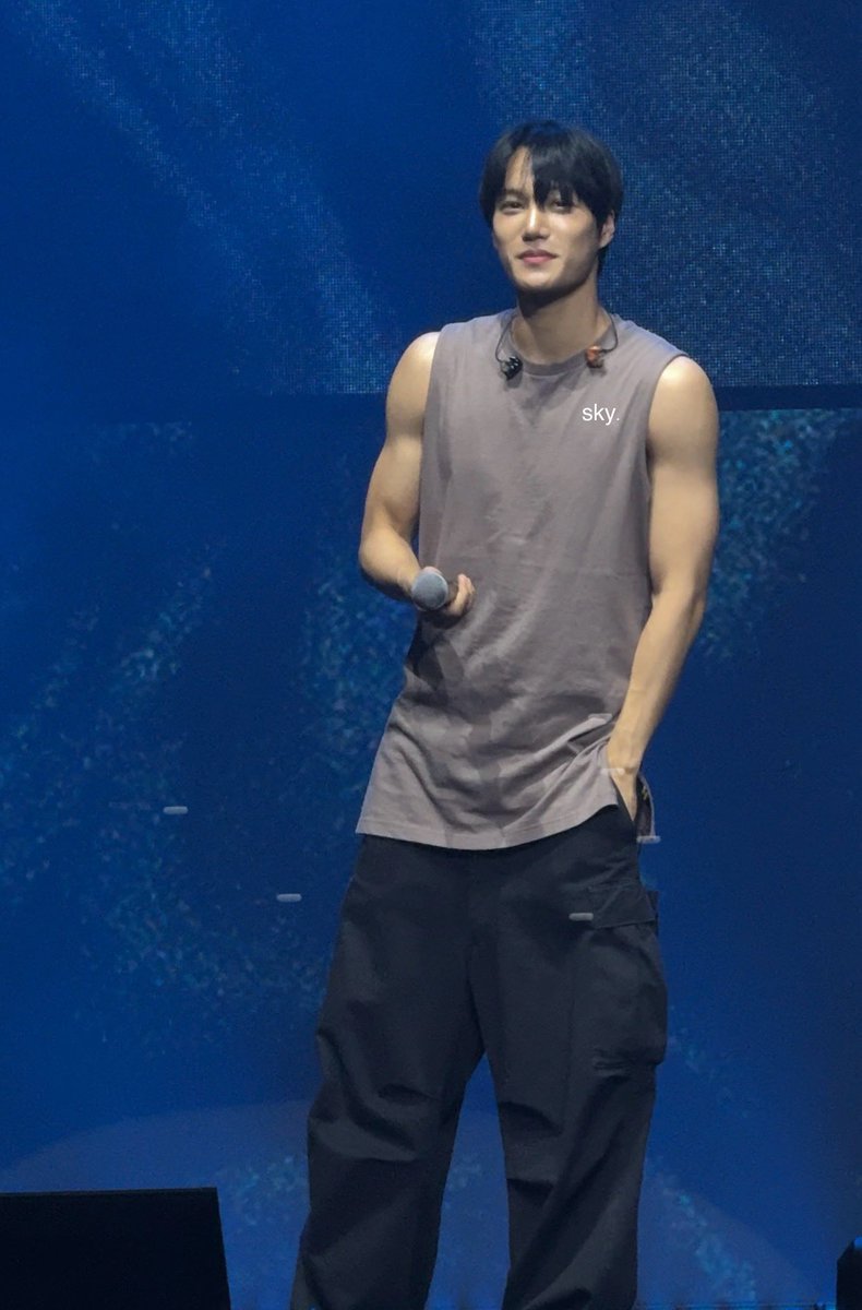 damesnpeacocks's tweet image. Sometimes he pisses me off