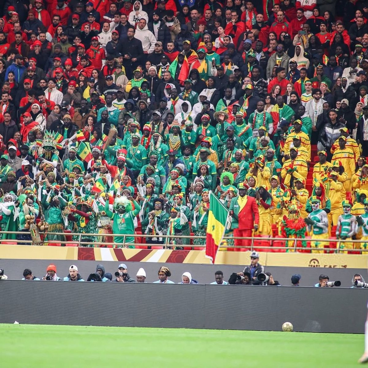 Jacquesarr_'s tweet photo. J'ose espérer que le Président @PR_Diomaye  va taper du poing sur la table pour faire annuler les peines de prison ferme prononcées contre nos vaillants supporters et ce sans délai.
Aux marocains, nos frères ne seront pas vos lots de consolation. https://t.co/ZER8JWVcck
