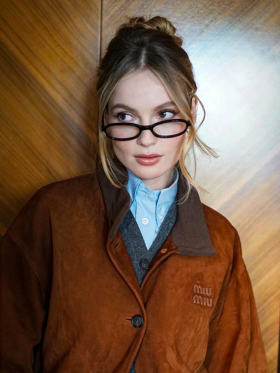 Hannah Dodd stuns for ‘BRIDGERTON’ press. 📷