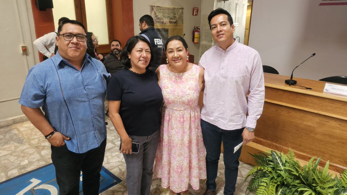 La presidenta de Fuerza por Oaxaca, <a href="/SalomeMtzS/">Salomé Martínez Salazar</a> , asistió a la Primera Presentación Estatal del Sistema de Consulta de la Estadística de las Elecciones, un ejercicio clave para fortalecer la transparencia, garantizar el acceso a la información y consolidar la vida democrática en