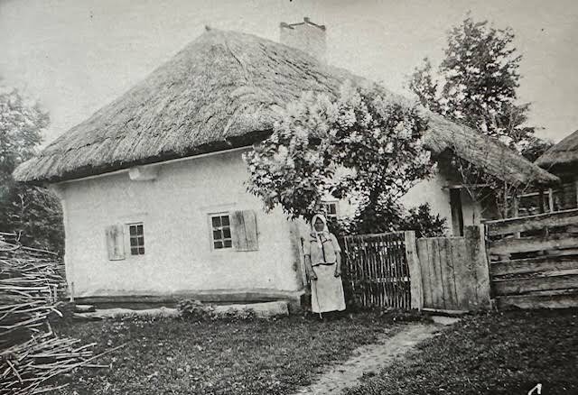 wrathofgnon's tweet image. The traditional homestead of Ukraine, "mazanka", at its most basic a thatched roofed plain timber frame with wattle and daub infill, and an additional clay plaster cover that is whitewashed both inside and out. In regions with less forests it could be made of cob instead of a