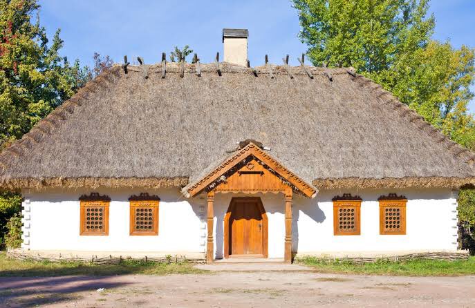 wrathofgnon's tweet image. The traditional homestead of Ukraine, "mazanka", at its most basic a thatched roofed plain timber frame with wattle and daub infill, and an additional clay plaster cover that is whitewashed both inside and out. In regions with less forests it could be made of cob instead of a