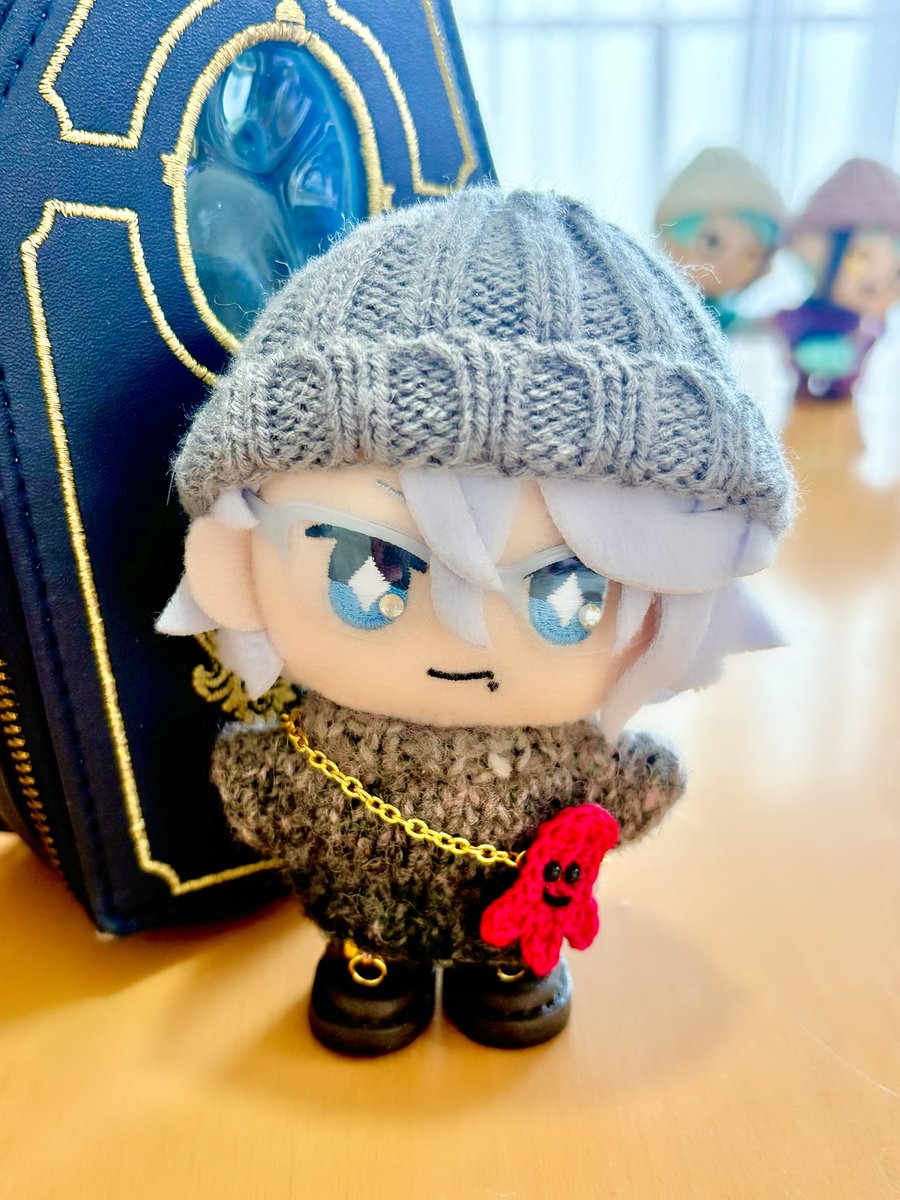 🐙今日は僕ですね👓✨

やっっっっっっと金曜日✨
先週連休だったから明けの５連勤キツかった😂でもまた3連休なの嬉しい🥹
よし、じゃあ今日も頑張って来ようねぬいちゃん達🤝🏻💨
では行って来ます〜🏃‍♀️

#twstぬい撮り部
#今日のお供ぬい