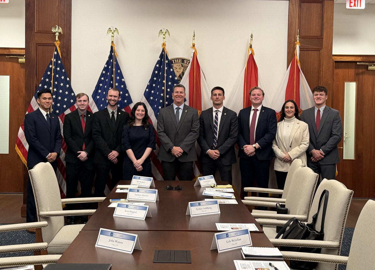 FloridaFellows's tweet photo. Thank you to @MyFWC Executive Director Roger Young for meeting with Class XXI. Director Young gave an overview of the work FWC does to protect and manage Florida’s wildlife and natural habitats. We appreciate his leadership and the opportunity to learn more about the agency. https://t.co/NmILFEjWKl